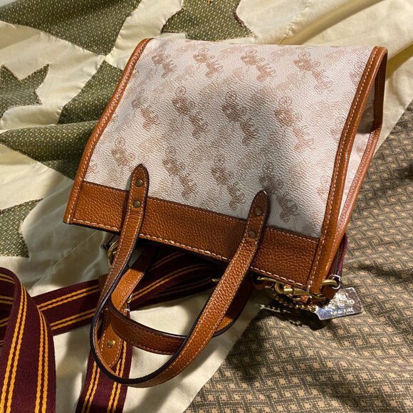 Coach Field Tote 22 With Horse And Carriage Print And Carriage Badge ONE OWNER - Picture 7 of 7